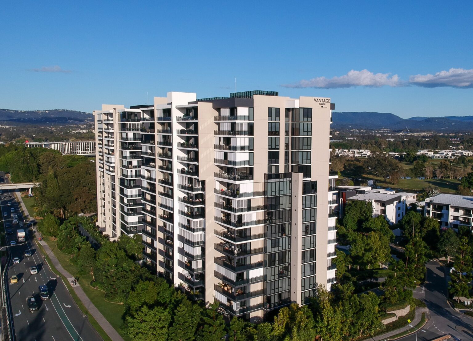 Vantage Dawn, Benowa